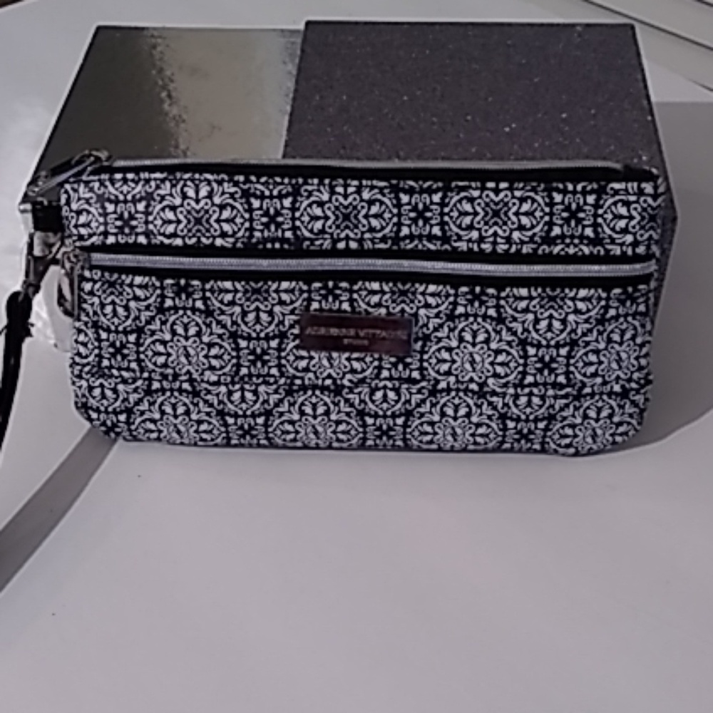 Adrienne Vittadini Wristlet